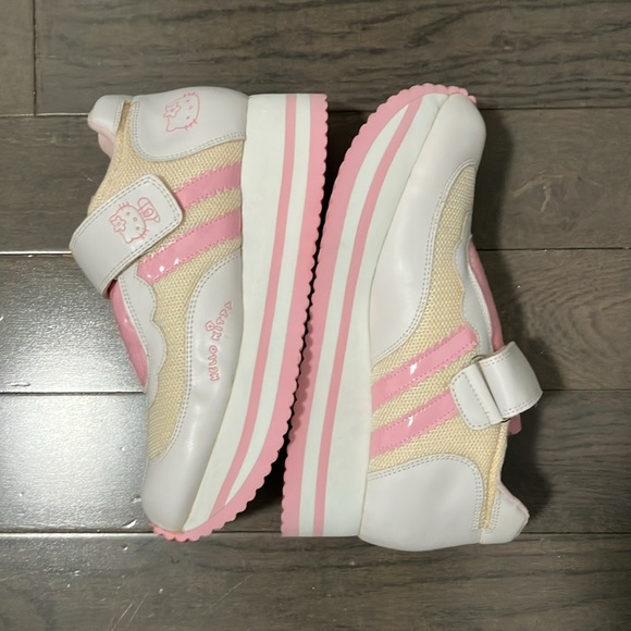 NWT Y2K Vintage RARE 2001 Hello Kitty Platform Sneakers Size 6.5 - Picture 3 of 16